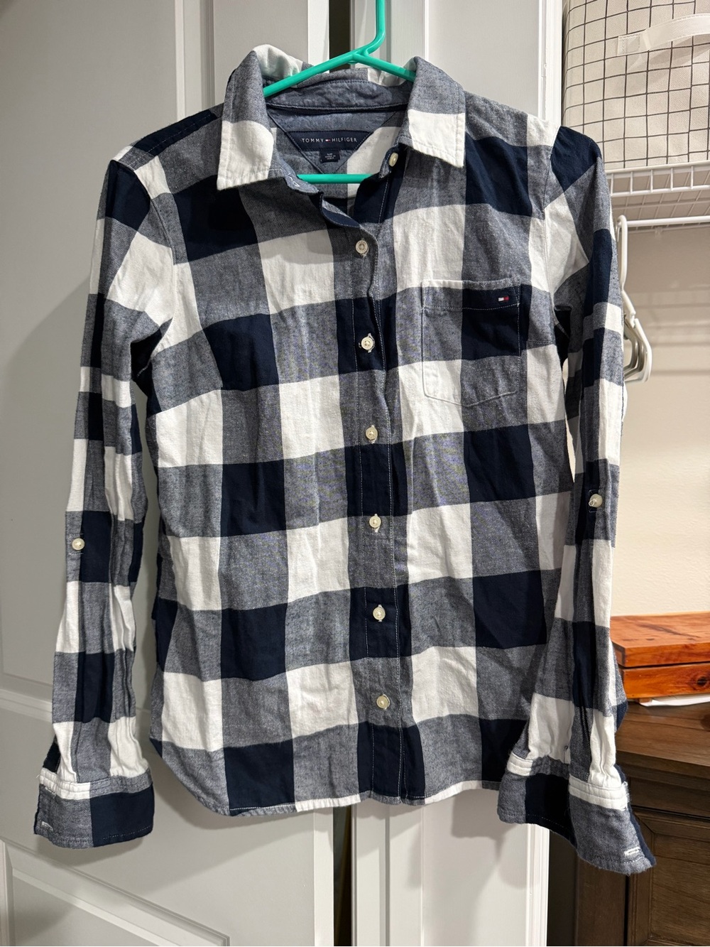 Tommy Hilfiger Men’s Plaid Flannel Collared Long Sleeve Button-Up Shirt S